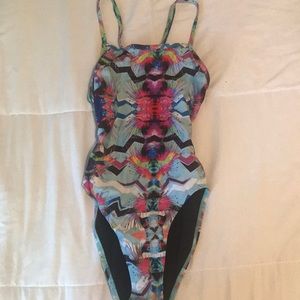 Rare Pattern Fixed Back Jolyn Size 28